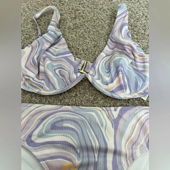 Hollister Bikini Set - Picture 2 of 4